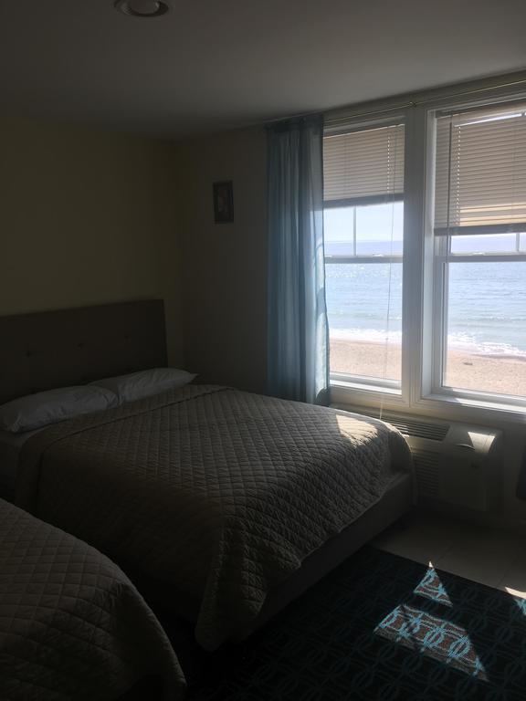 Misquamicut Beach Front Inn Westerly Eksteriør billede