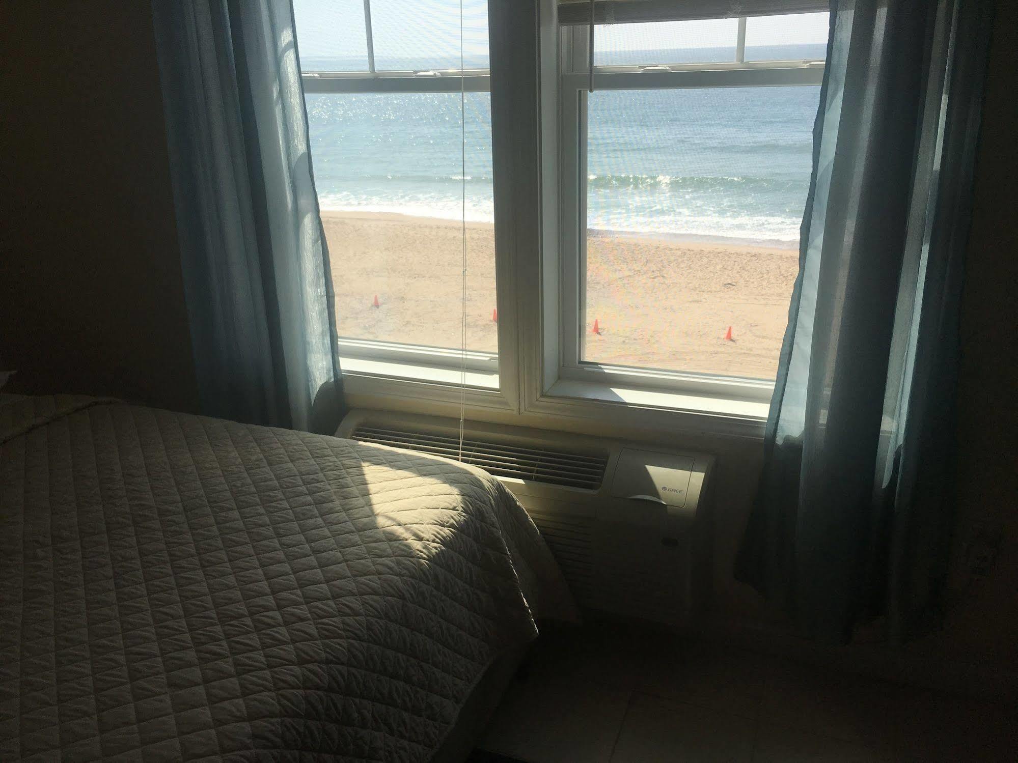 Misquamicut Beach Front Inn Westerly Eksteriør billede